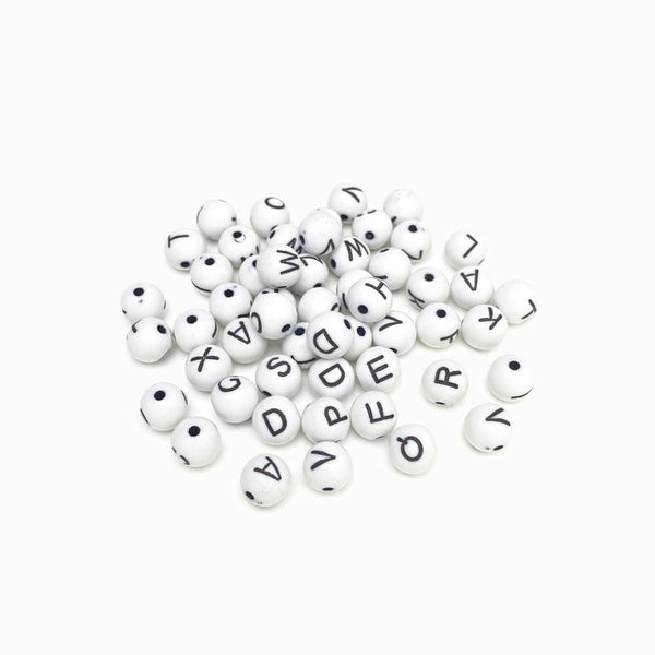 Miçangas de Letras 8x8mm Preto e Branco MS4014