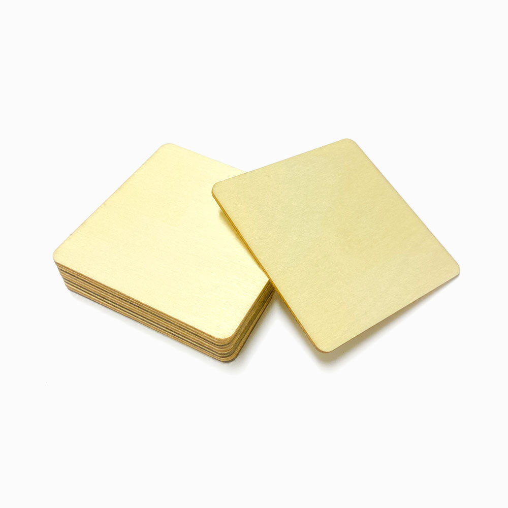 Base quadrada em madeira