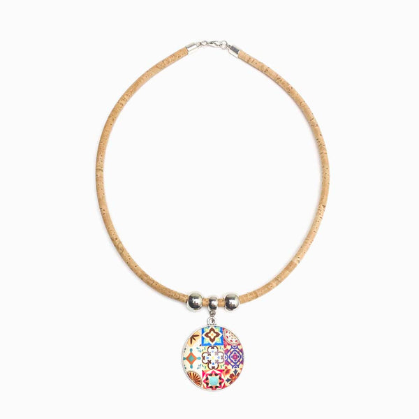 colar de cortiça com mandala azulejo