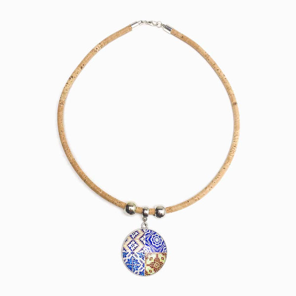 colar de cortiça com mandala azulejo