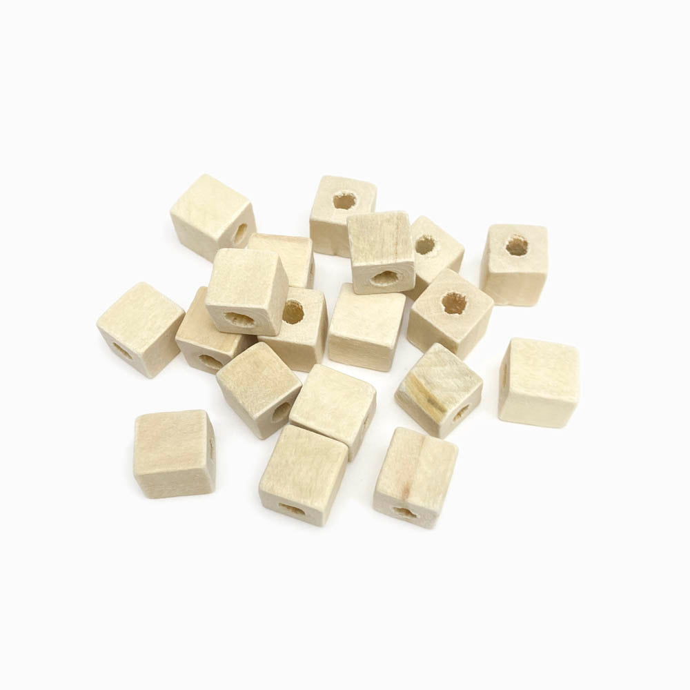 Cubo de madeira natural não tratada