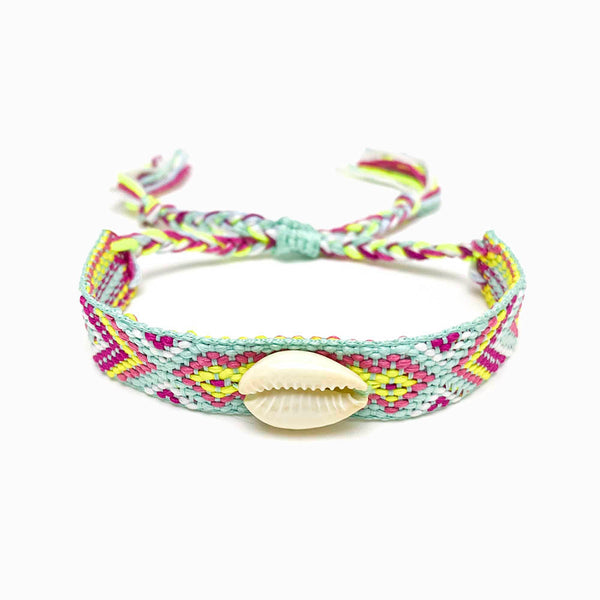 Pulseira macramé de algodão com búzio