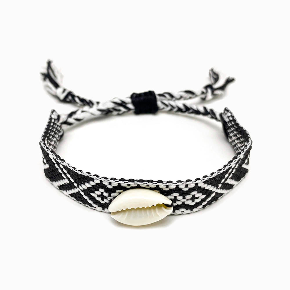 Pulseira macramé de algodão com búzio