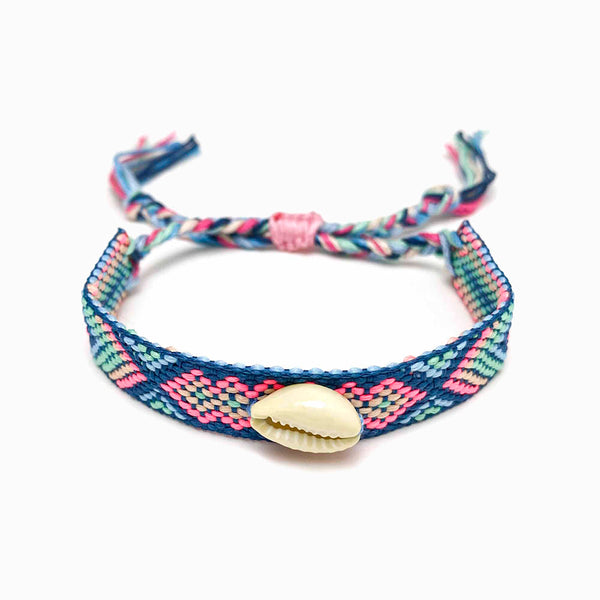 Pulseira macramé de algodão com búzio