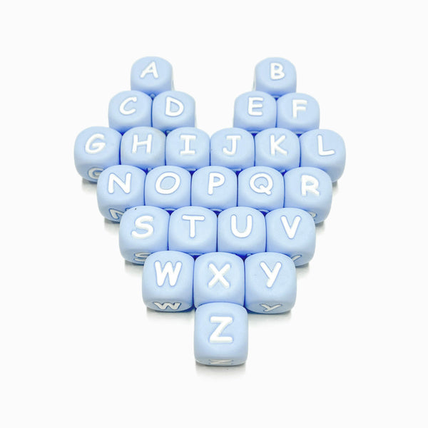 contas de silicone letra em azul bebé 12mm