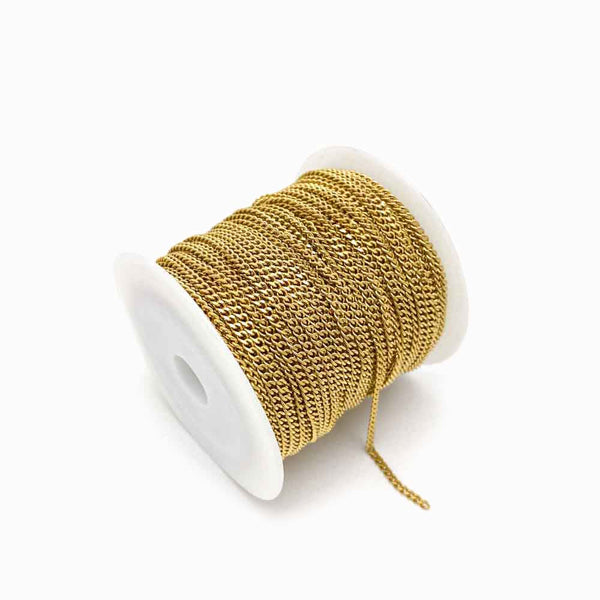 corrente elo oval achatado 2mm dourado com fundo branco