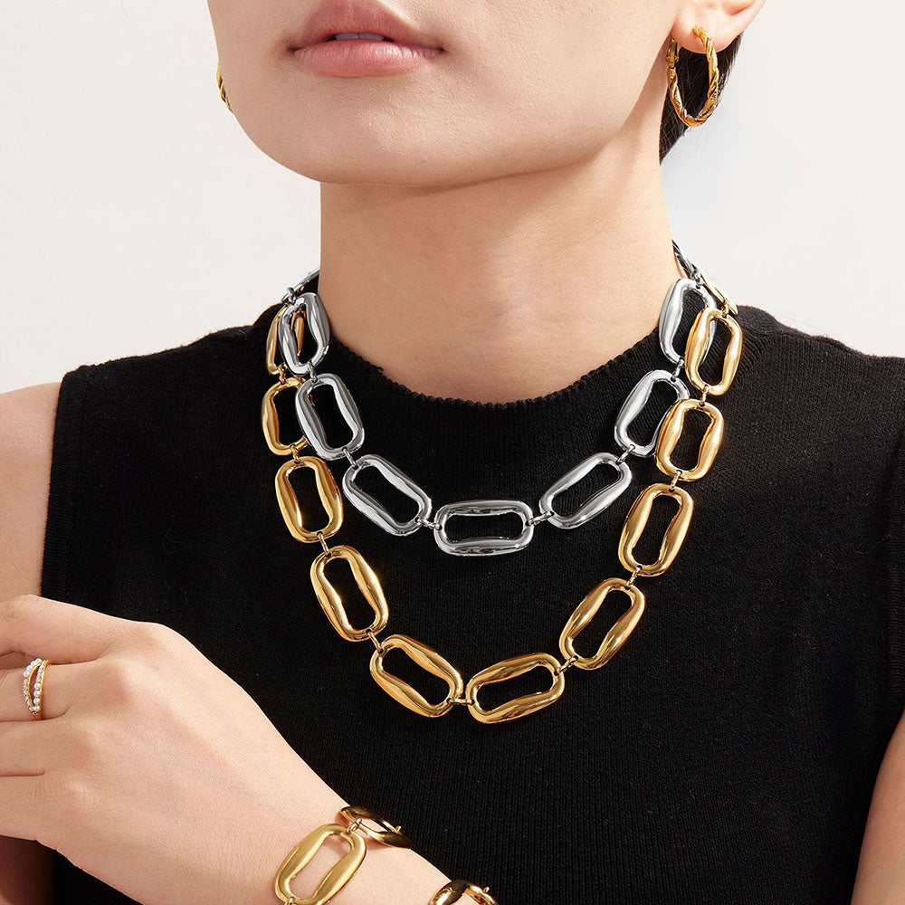 UM MODELO USING COLAR CL1912D